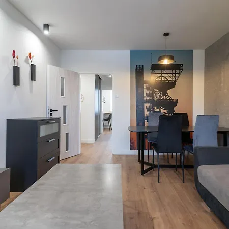 Spodek Homely By Bookinghost