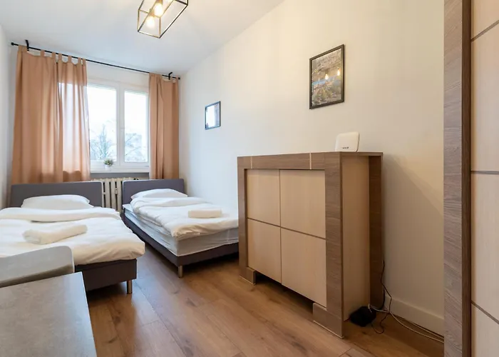 Spodek Homely By Bookinghost