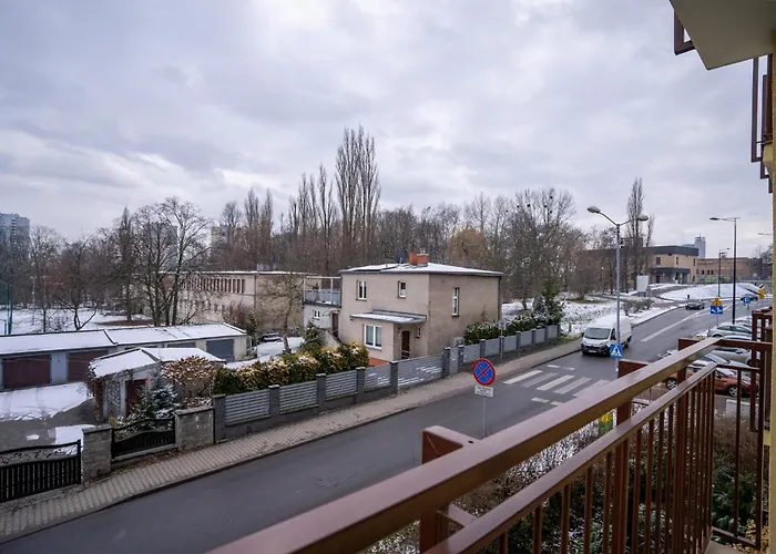 Spodek Homely By Bookinghost